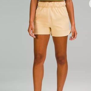 Lululemon Stretch High Rise Short 3.5" - NWT. Size 8